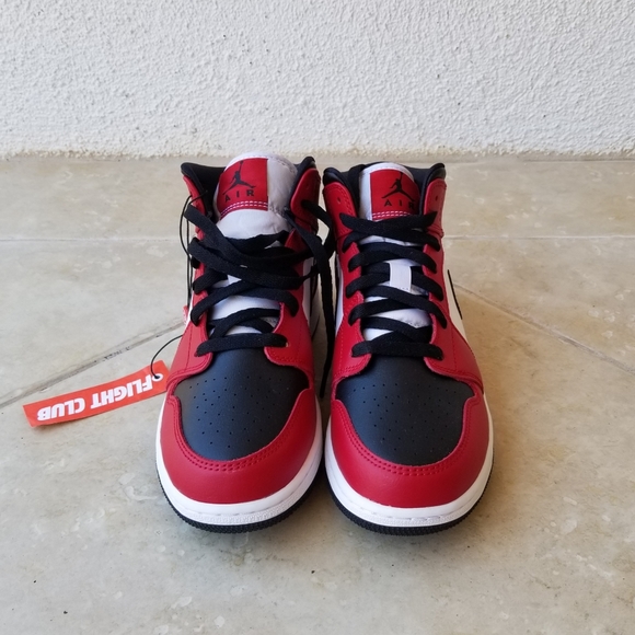 SOLD - Nike Air Jordan 1 Mid Chicago Black Toe GS - Picture 2 of 8